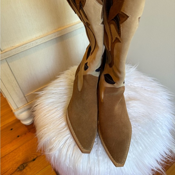 Tan and Black Western Boots, never worn . - Picture 3 of 6